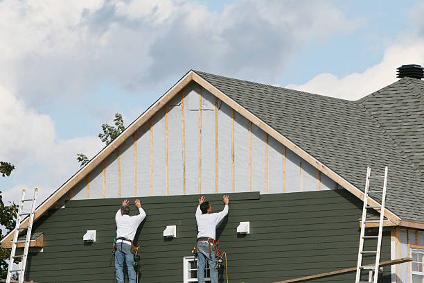 Professional Vinyl Siding technician working in Nesconset, NY